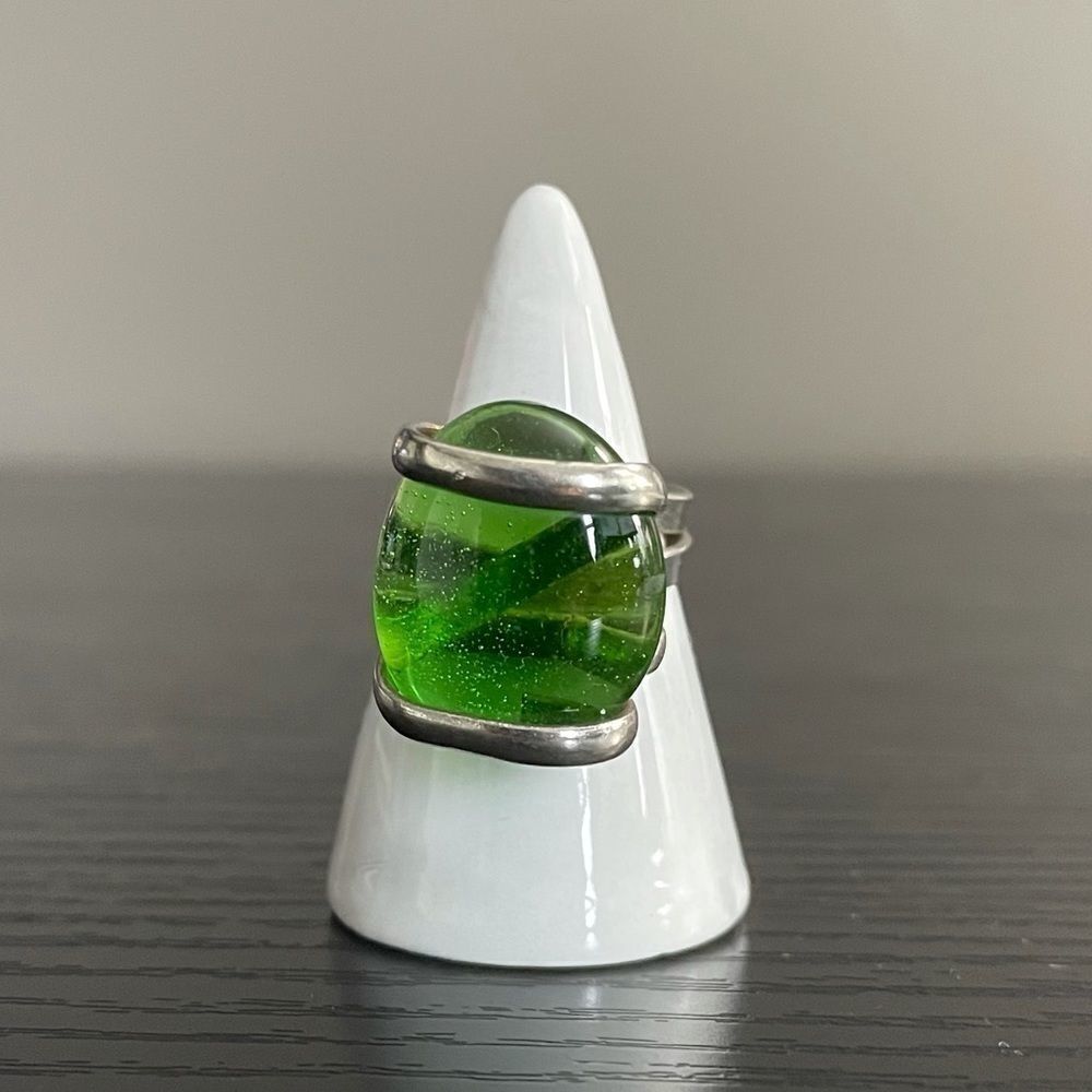 Unique Green Ring with Silver Wire, 7.5